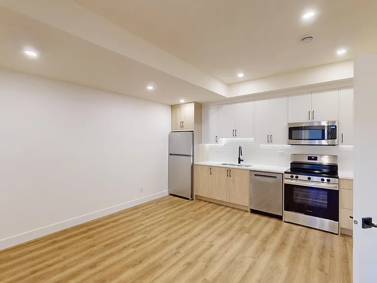 3555R 21st Ave SW — Photo 8