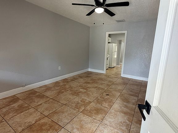3rd image of 419 N Center St #419