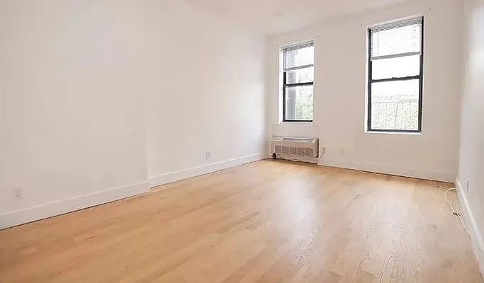 Rented by Mossanen Group | media 13