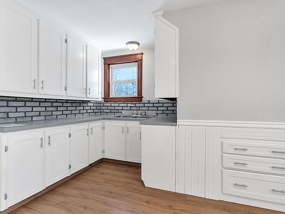 2nd image of 19 Sherwood Ave Floor 2