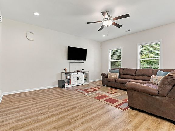 4th image of 219 Pilcher Dr