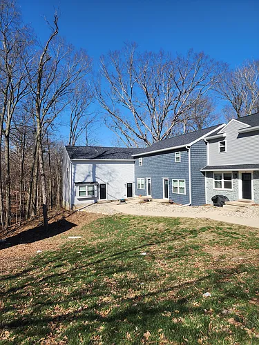 912 Oakcrest Dr #B Photo 1