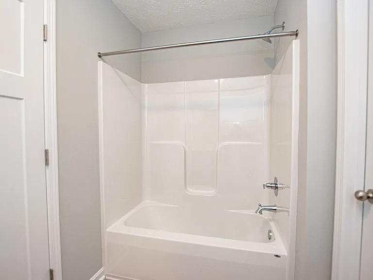 500 Eagle Pointe Dr — Photo 30