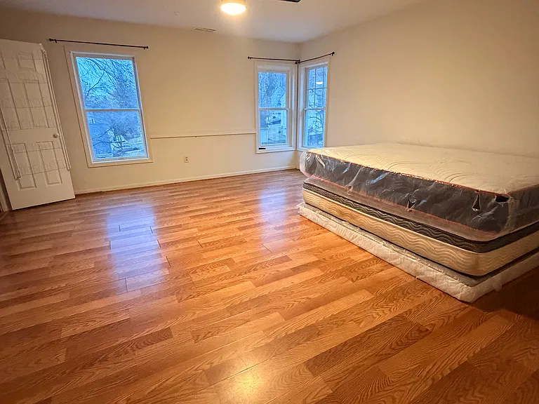 9216 Crandall Rd — Photo 4