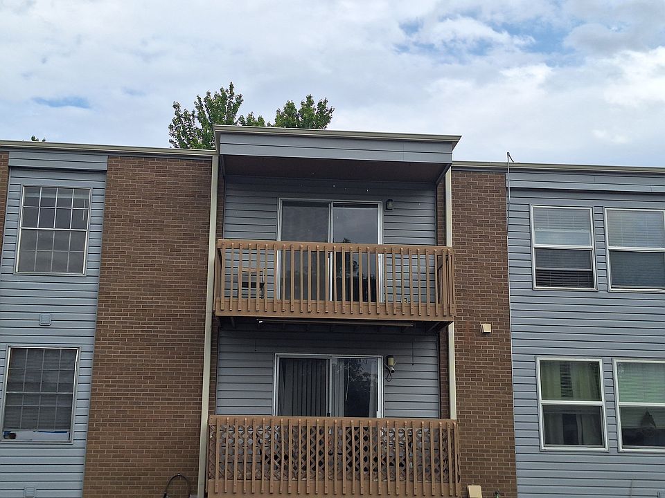 Top floor unit. 648 sq ft