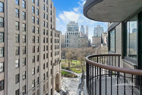 Sold by Manhattan Realty Group | media 8