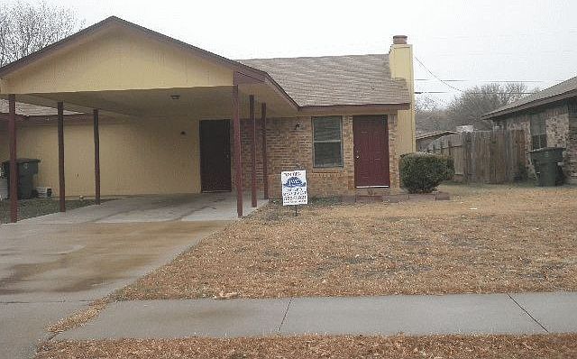 1st image of 1116 Goodhue Dr Unit B
