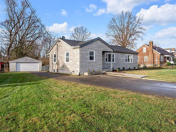 3rd image of 260 Elmwood Dr
