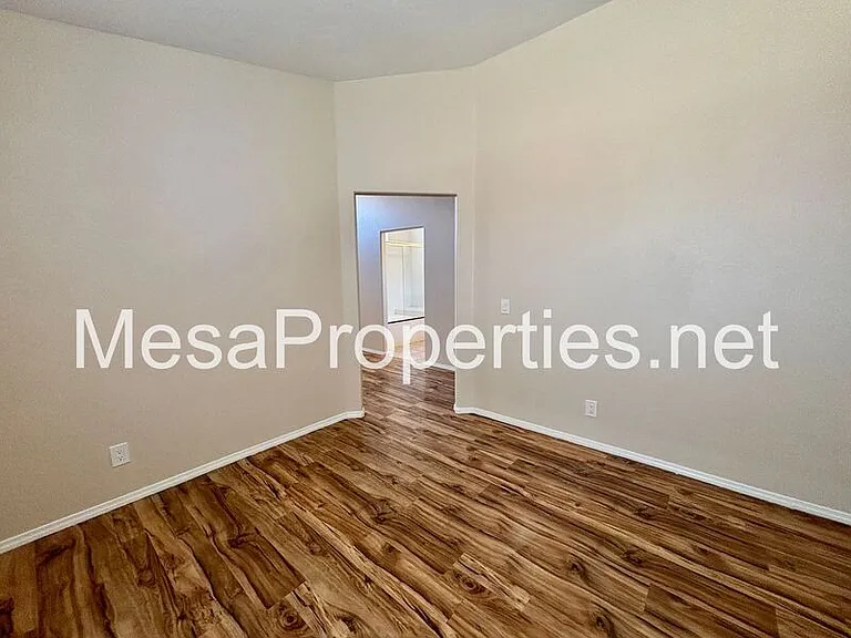 14390 Hillsborough Dr — Photo 15