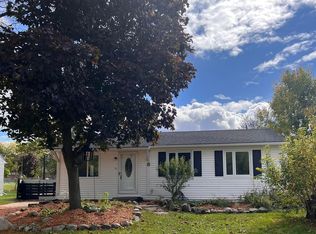 8 Burlingame Ct, Ann Arbor, MI 48108