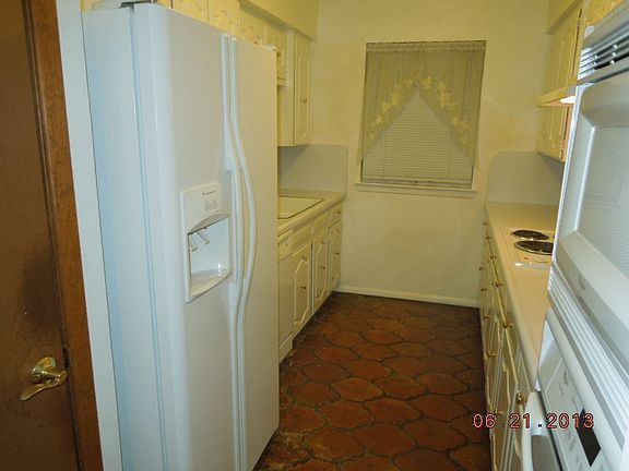 Kitchen Left+Refrigerator