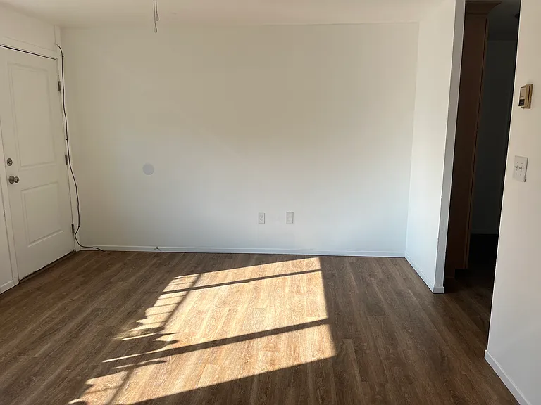 5 Riverside Dr #3 — Photo 2