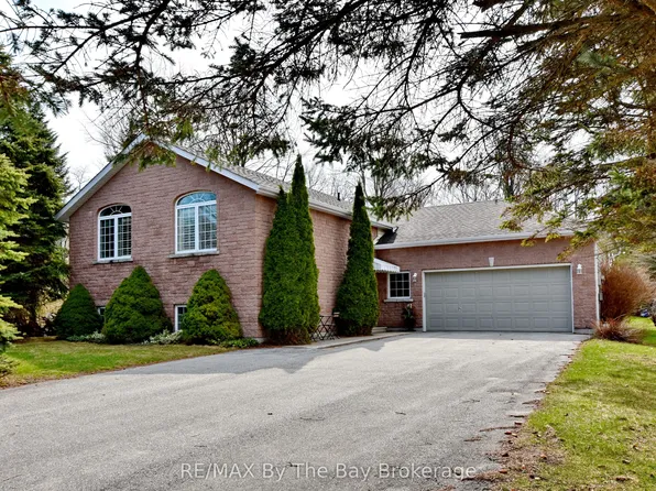 8 Pridham Ct, Wasaga Beach, ON L9Z 1M4