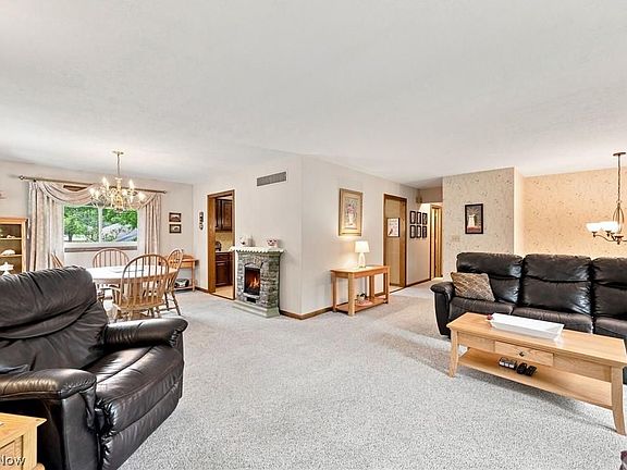4th image of 140 Hemlock Dr