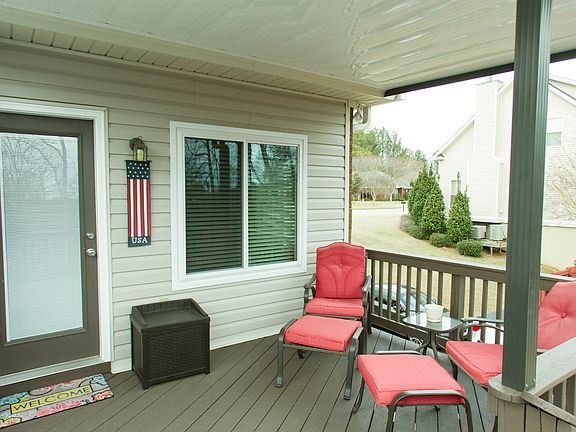 Covered deck off kitchen