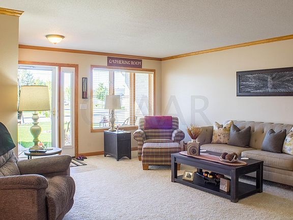 4th image of 2420 Pembrooke Dr
