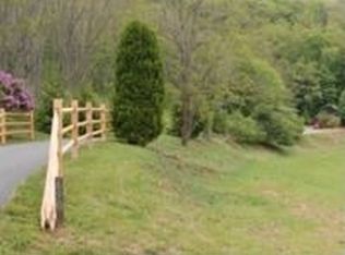 690 Lynhill Rd, Boone, NC 28607