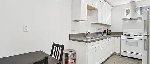 5th image of 1449 Butler Ave APT 1B
