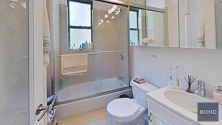 Rented by Bond New York | media 33