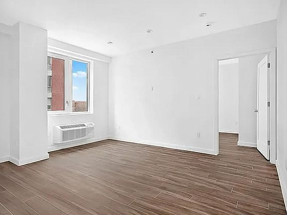 2nd image of 906 E New York Ave #6E