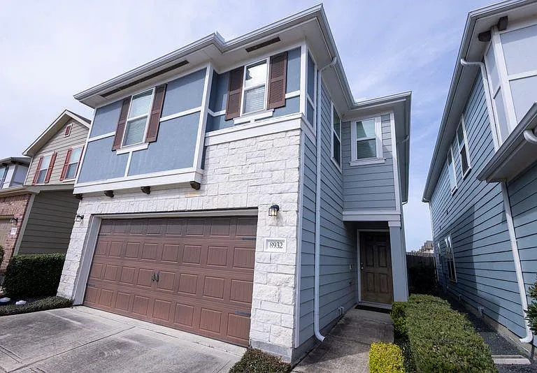 8932 Hollister Commons Ln — Photo 2