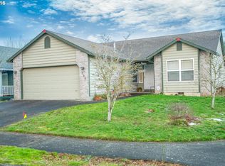 756 SW 24th St, Troutdale, OR 97060