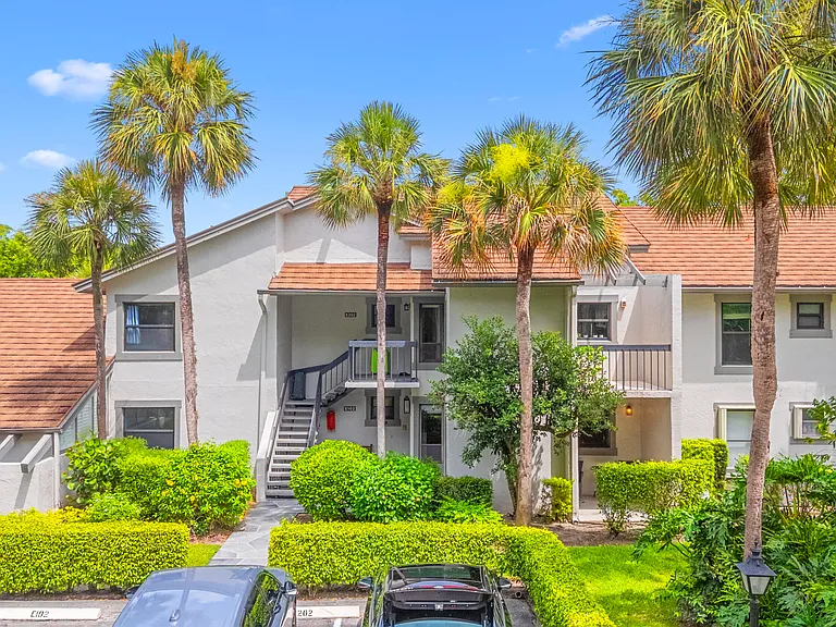 11397 Pond View Dr #E202 — Photo 32