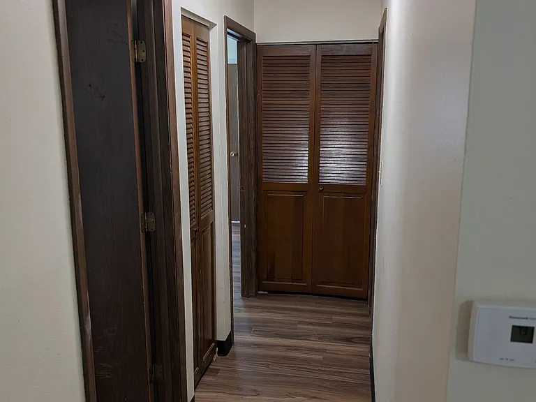 Chateau Apartments — Photo 16
