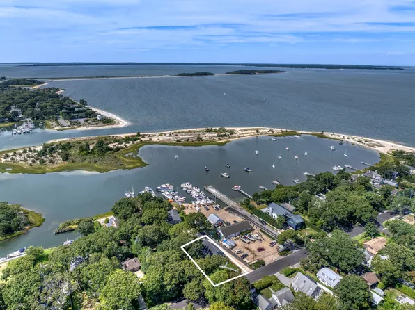 47 Pine Neck Ave, Sag Harbor, NY 11963