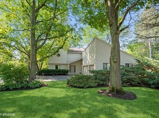 126 Glen Rd, Hawthorn Woods, IL 60047