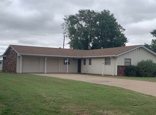 306 W Williams Ave, Okeene, OK 73763