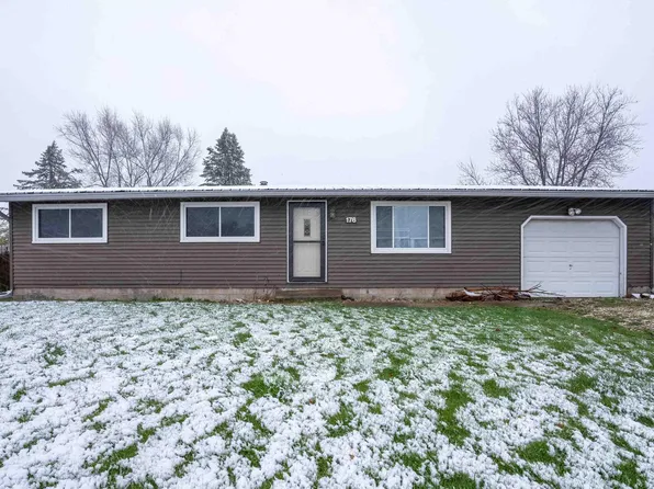 176 Lakeview Dr, Wataga, IL 61488