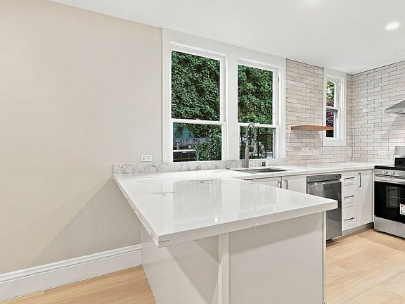5th image of 4170 17th St APT 104