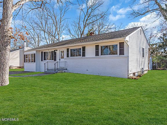 3rd image of 18 Oakside Drive
