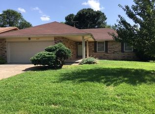 1624 E Walnut Lawn St, Springfield, MO 65804