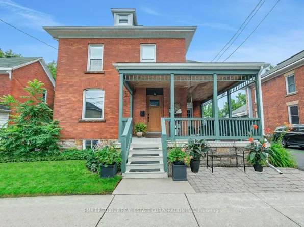 8 North St, Perth, ON K7H 2S3