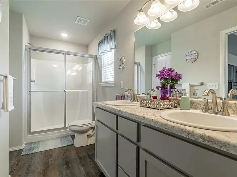 636 Woodcreek Loop — Photo 10
