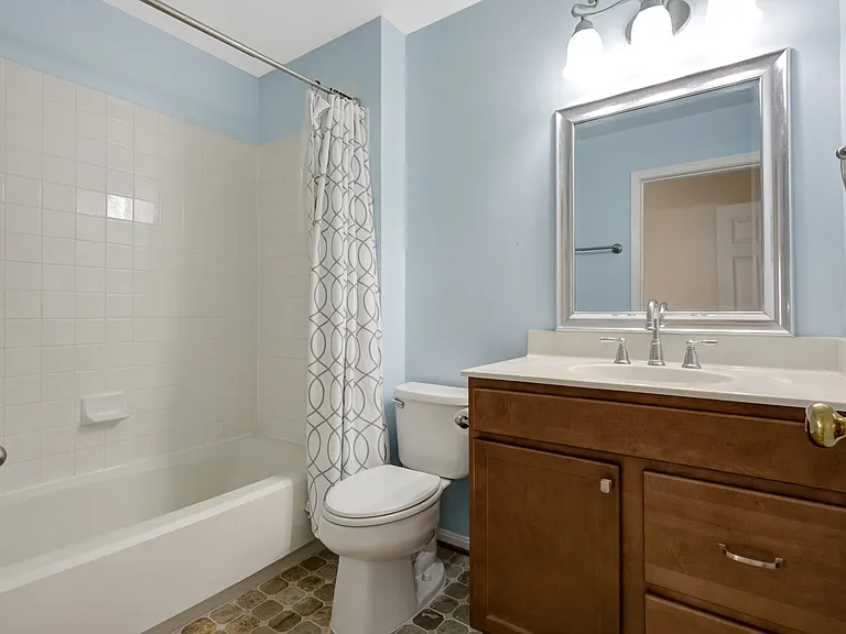8204 Catbird Cir #202 — Photo 21