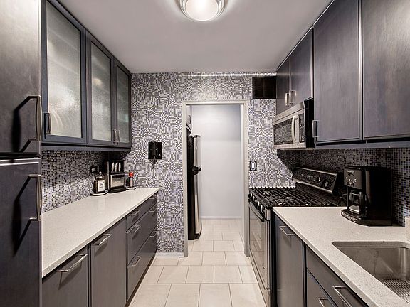 2nd image of 3 W 14th St #1010
