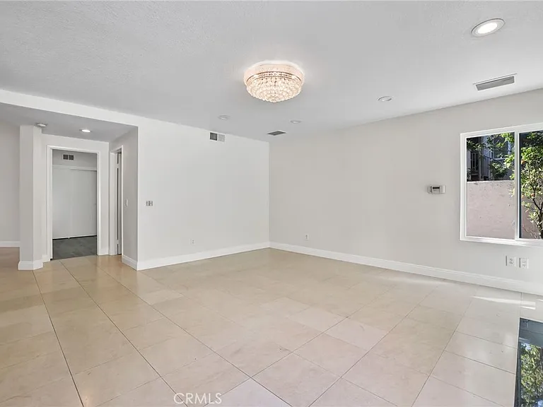 14 Fair Elms — Photo 21