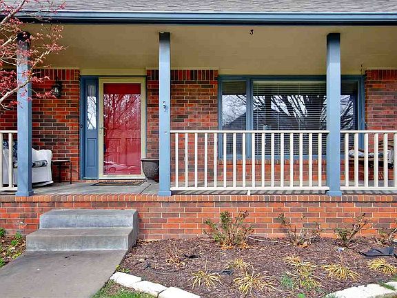 2nd image of 2319 N Stoneybrook St