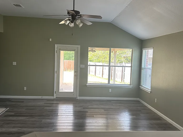 775 Goldenrod St — Photo 6