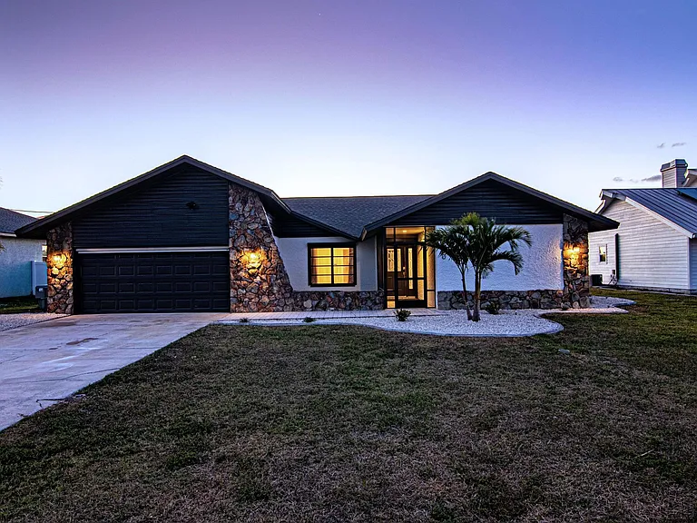 830 SW Santa Barbara Pl — Photo 37