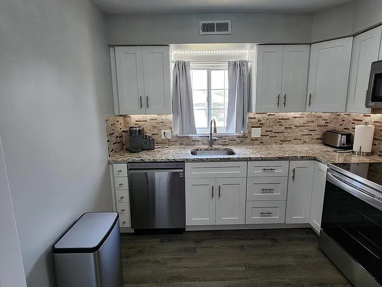 10391 Glenway Dr #201 — Photo 5