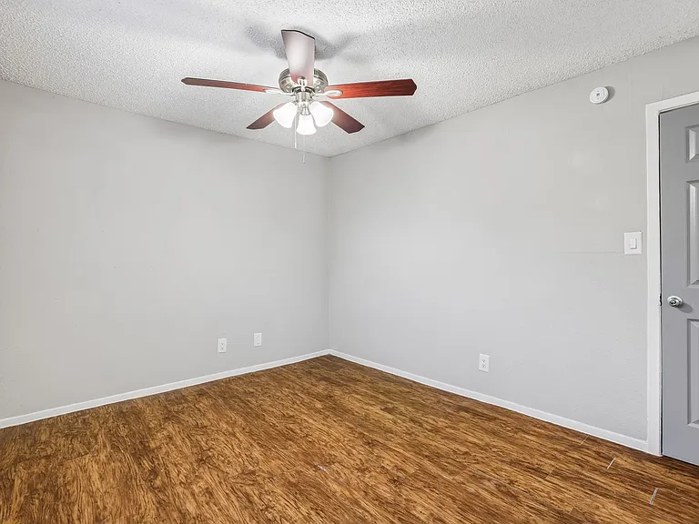 Lamar Place Apartments — Photo 75
