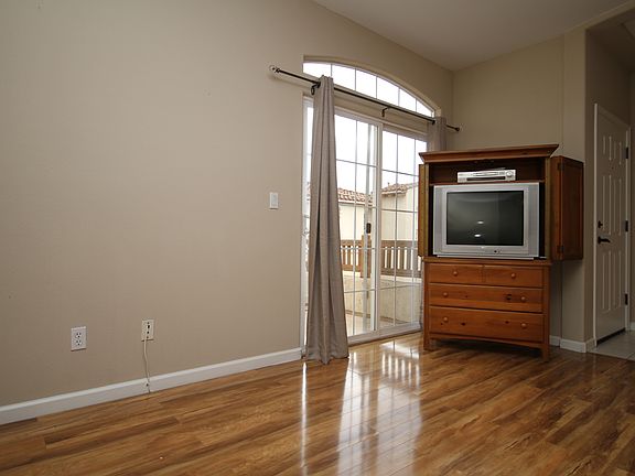 4th image of 610 Sunrise Dr Unit 7D