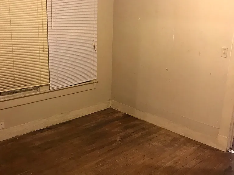 208 N Lumpkin St — Photo 2