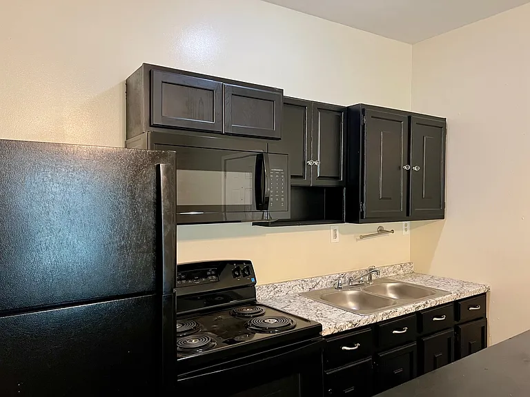 1023 E Haskell St — Photo 7