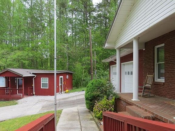 3rd image of 81 Hobert Dr