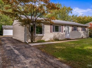 412 Cherry Valley Rd, Vernon Hills, IL 60061